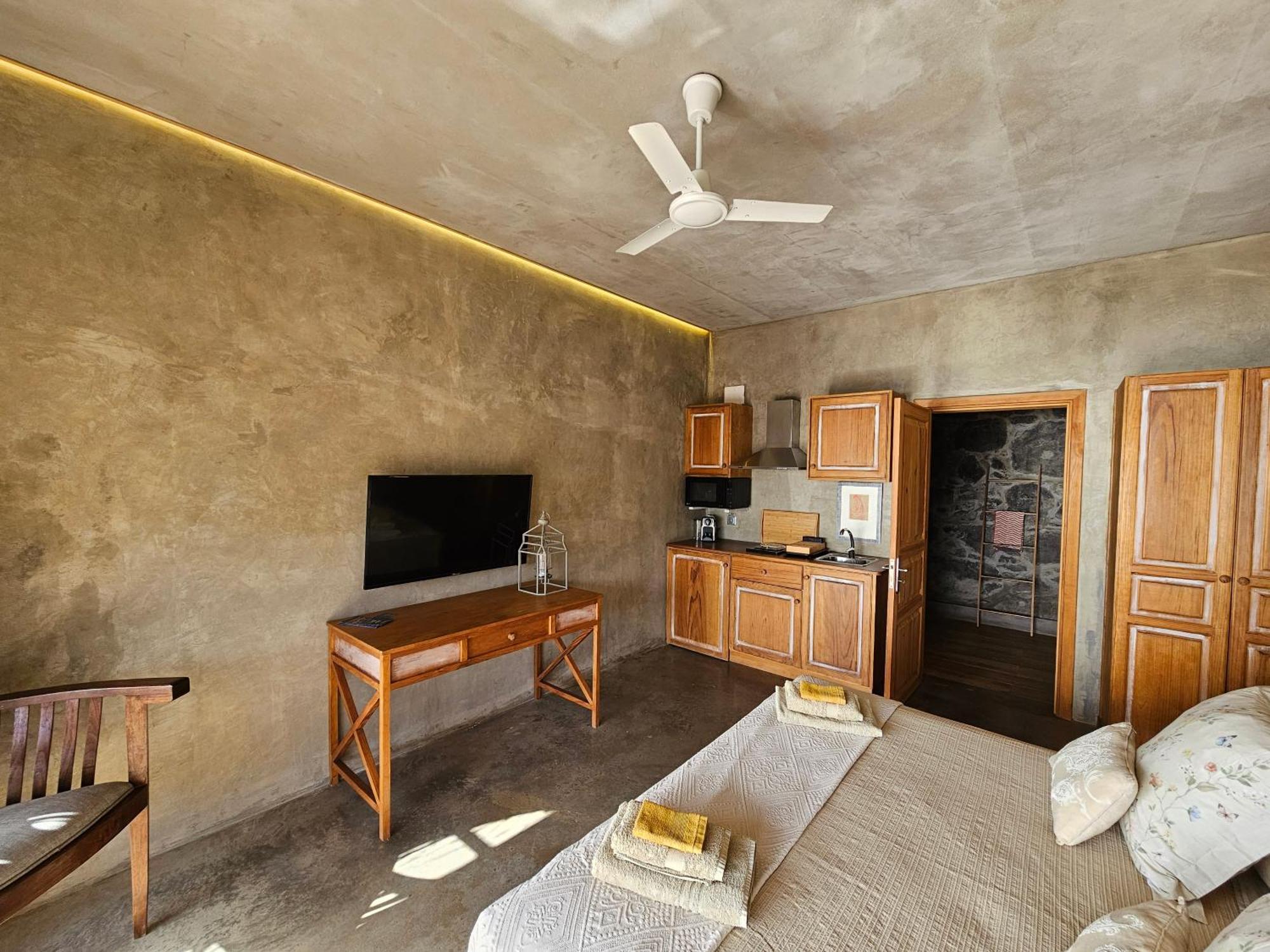 Les Terrasses Suites Кальета Экстерьер фото